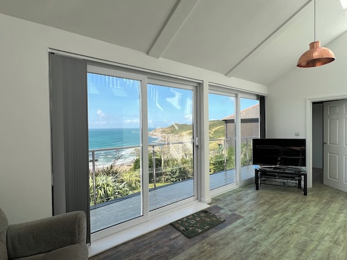 Beautiful ocean views from tranquil holiday home