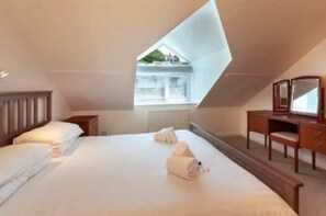 3 bedrooms, WiFi, bed sheets