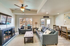 TV, DVD player, video library - Lake of the Ozarks Vacation Rental: Boat Dock/Slip (Lake Ozark)