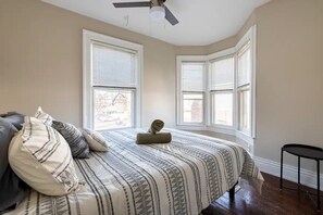 6 bedrooms, desk, free WiFi, bed sheets