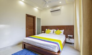 Standard Room | Desk, bed sheets - Itsy Hotels GM Residency (Chandigarh)