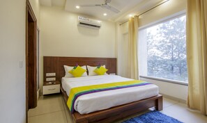 Standard Room | Desk, bed sheets - Itsy Hotels GM Residency (Chandigarh)