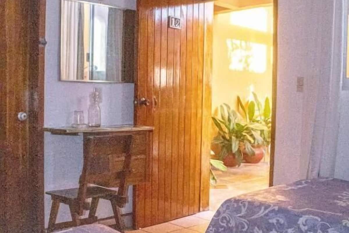 Habitación triple superior, vista al océano | Ropa de cama 