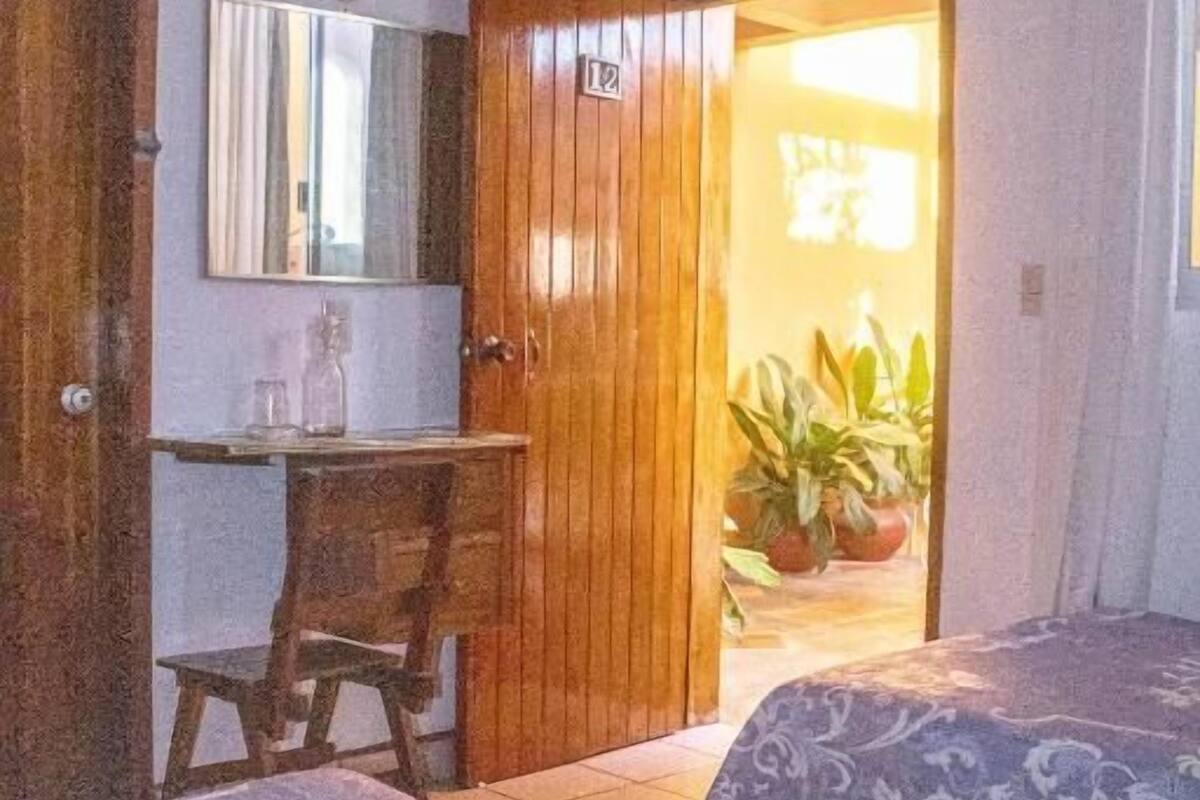 Habitación triple superior, vista al océano | Ropa de cama