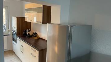 KĂŒhlschrank, Ofen, Herdplatte, GeschirrspĂŒler