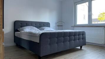 2 Schlafzimmer, BĂŒgeleisen/BĂŒgelbrett, WLAN, BettwĂ€sche