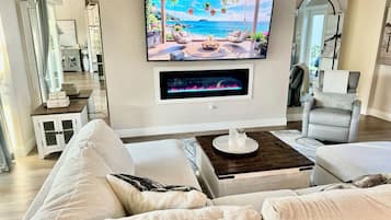 Smart TV, fireplace