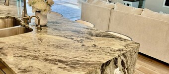 The Ultimate Luxury 4 BR/3 BA, Heated Pool, Outdoor Kitchen