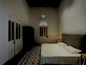 5 bedrooms, free WiFi, bed sheets