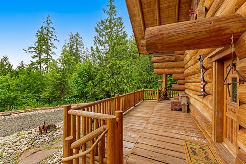 Unique mountain view log home with a wood stove, balcony, patio, & board games