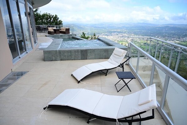 Piscine extérieure, piscine chauffée