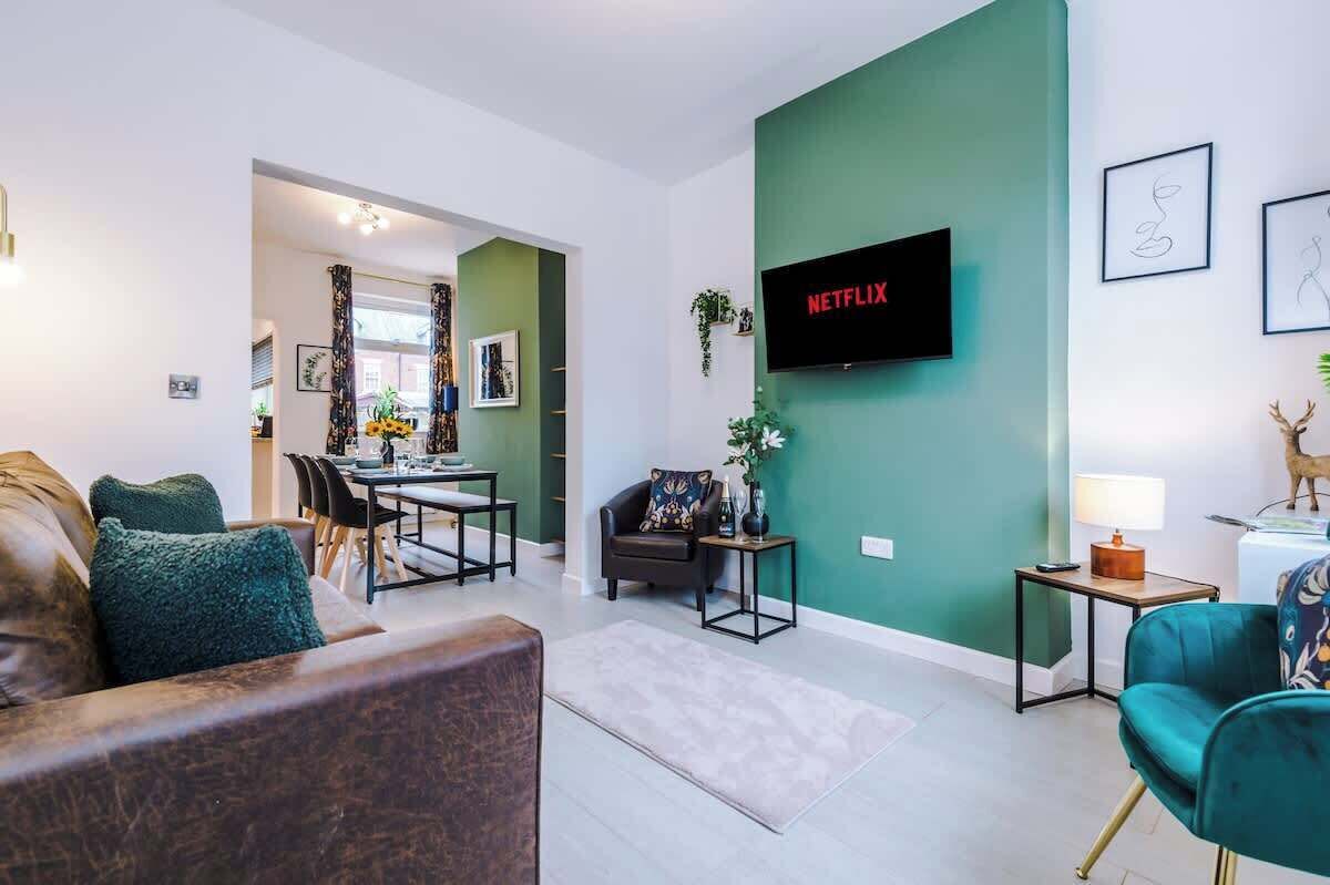 テレビ、Netflix、ストリーミングサービス、書斎 / ワークスペース