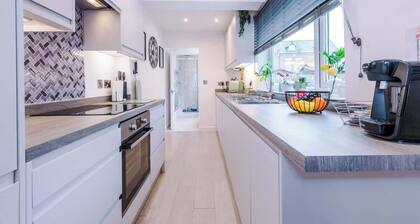 Stunning 3-bed house, amazing location, sleeps 5!