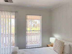 3 dormitorios, tabla de planchar con plancha, wifi gratis y ropa de cama