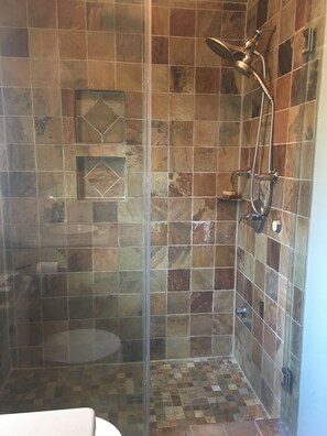 Shower - Southpark Ranch - Wells Fargo Championship, Ballantyne, Southend (Charlotte)