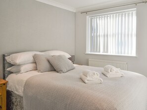 1 bedroom, bed sheets