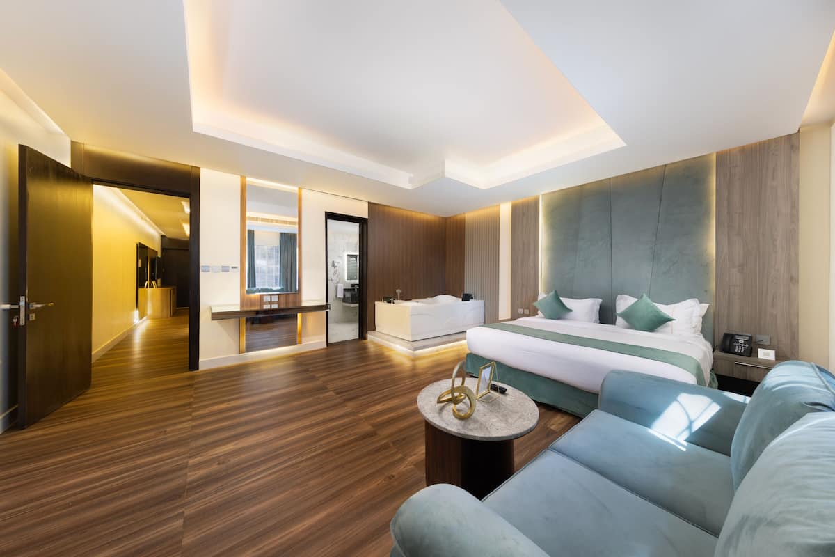 Phòng đôi trăng mật | Nệm Select Comfort, két bảo mật tại phòng, bàn, phòng cách âm 