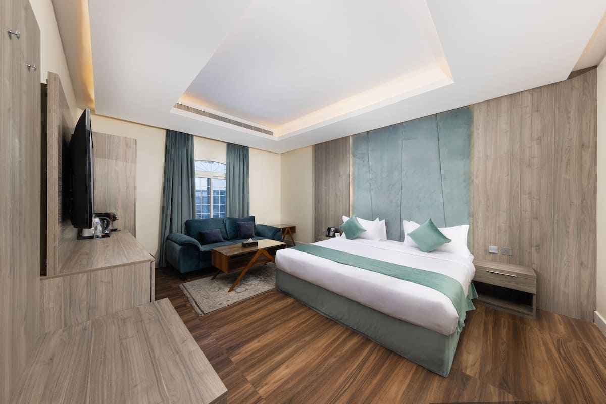 Phòng Deluxe | Nệm Select Comfort, két bảo mật tại phòng, bàn, phòng cách âm 
