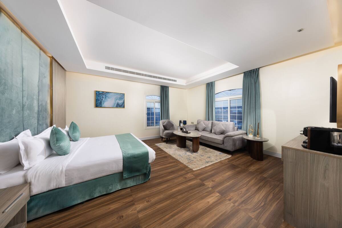 Studio | Nệm Select Comfort, két bảo mật tại phòng, bàn, phòng cách âm 