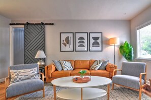 Smart TV, videojuegos, libros y monitor de computadora 