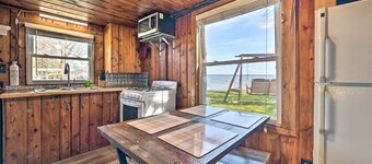 Full Cabin: 7 Steps to the Lake! PET FRIENDLY