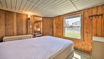 2 bedrooms, WiFi, bed sheets