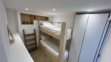 2 chambres, fer et planche Ă repasser, draps fournis