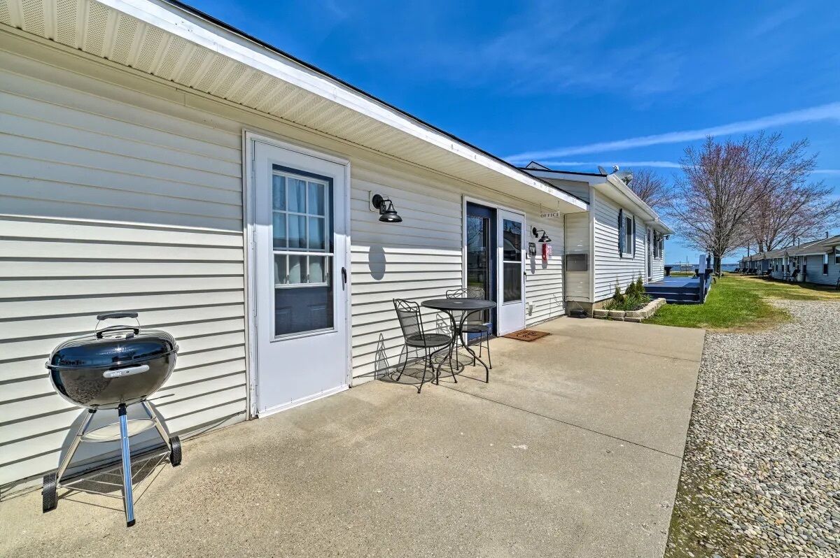 Suite with Shared Private Beach!  PET FRIENDLY!