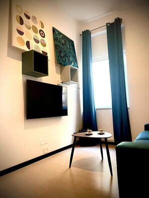 Apartamento | Zona de estar | Una televisión de plasma