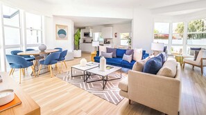 TV, streaming services, offices - Stunning Villa w pool, mountain views and game room (Palm Springs)