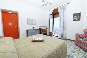 4 Schlafzimmer, Reisekinderbett, Bettwäsche