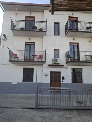 Exterior - House on 3 levels, with wide sea views. (Agerola)