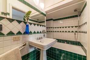 Assecador de cabells i bidet 