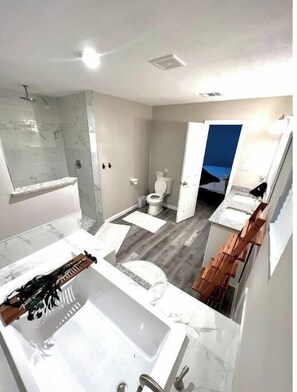 Free toiletries, hair dryer, towels, soap - Spacious/Cozy home in Fort Worth! (Fort Worth)