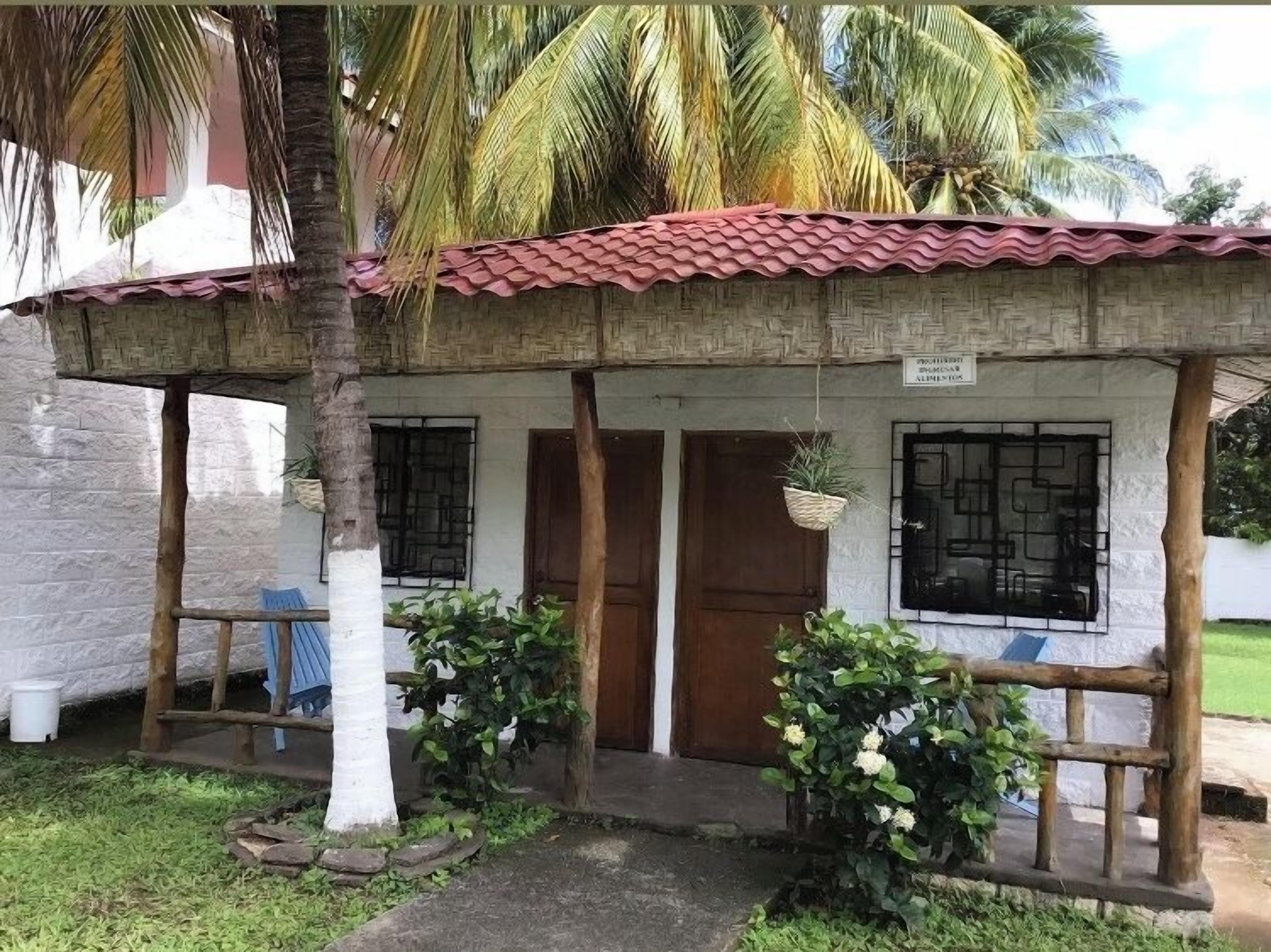 Economy Double Room, 1 Double Bed, Garden View | Free WiFi, bed sheets