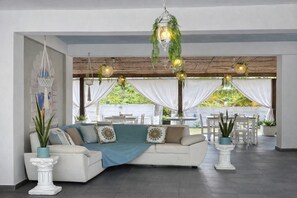 Living area - Santorini Village - Hotel Boutique (Tamanique)