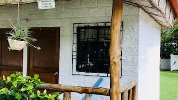 經濟雙人房, 1 張標準雙人床, 花園景觀 | 免費無線上網、床單