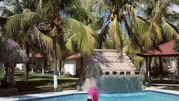 2 outdoor pools
