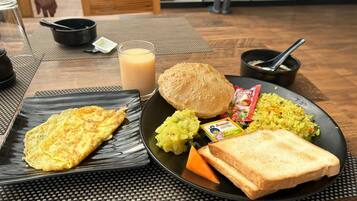 Daily cooked-to-order breakfast for a fee