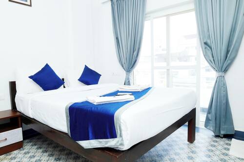 Frette Italian sheets, premium bedding, memory-foam beds, desk