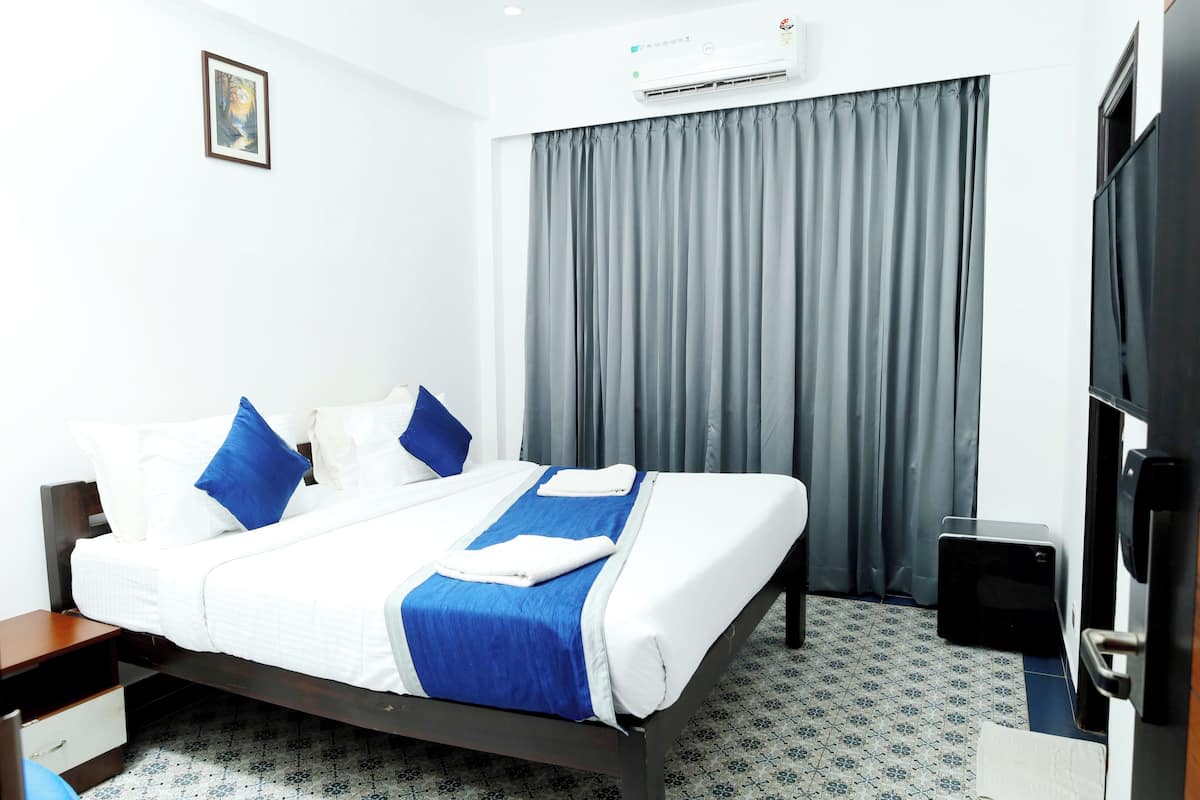 Phòng đôi Deluxe, 1 giường cỡ king | 1 phòng ngủ, bộ trải giường bằng vải Frette của Ý