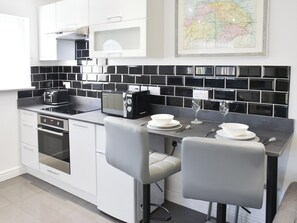 Private kitchen - The Wheatsheaf - UKC6443 (Winterton-on-Sea)