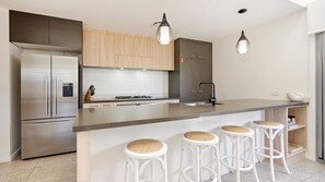Microwave, oven, stovetop, dishwasher - Stylish Beach Villa in Kingscliff (Kingscliff)