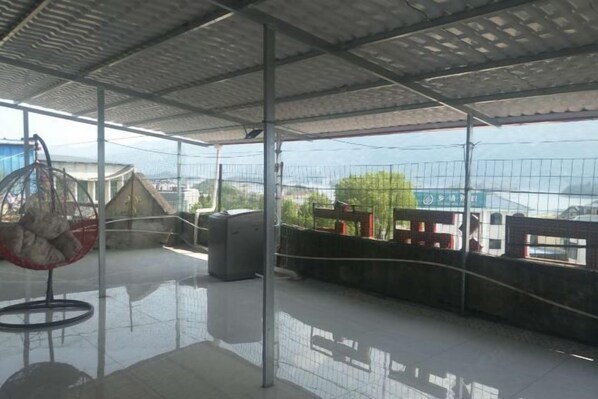 Tempat letak kenderaan sendiri percuma 