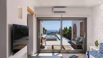 Premium Two Bedroom Villa Private Heated Pool | Minibar, in-room safe, blackout drapes, soundproofing