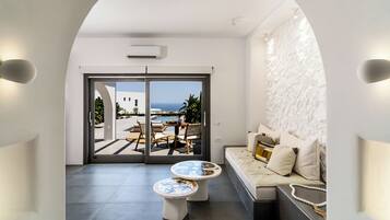 迷你吧、房內夾萬、遮光窗簾/窗簾、隔音