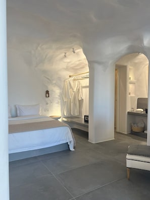 Minibar, in-room safe, blackout curtains, soundproofing -  Numa Santorini (Santorini)