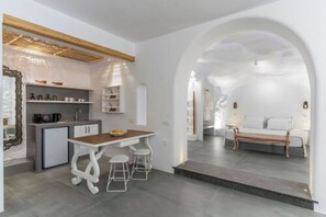 Villa Premium - privat pool | Minibar, värdeförvaringsskåp på rummet och mörkläggningsgardiner