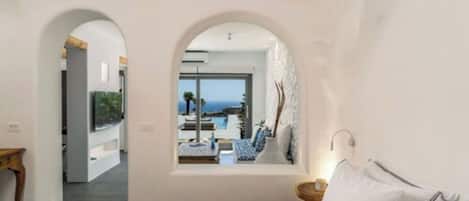 Villa Premium, piscina privada | Minibar, caja fuerte, cortinas opacas y sistema de insonorización