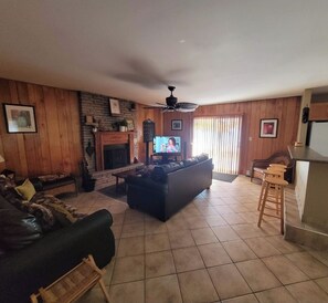 Smart TV, fireplace, stereo